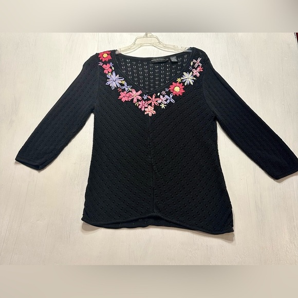 Dana Buchman Black 100% Silk Knit Sweater Top w/ Floral Ribbon Embroidery - Picture 14 of 14